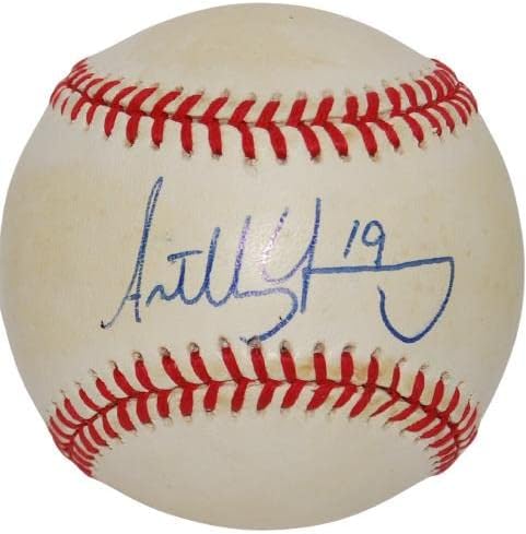 АНТОНИЙ ЙЪНГ подписа договор с NL baseball (ЧИКАГО КЪБС) на Ню Йорк Метс Астрос с бейзболни топки с автографи на KOA